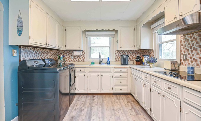 Kittery House | Kittery Retreat – A Serene Escape for 10, Quick Trip to Beaches & Dining