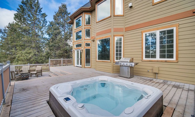 Klamath Falls House | Klamath Falls Vacation Rental w/Resort Amenities!