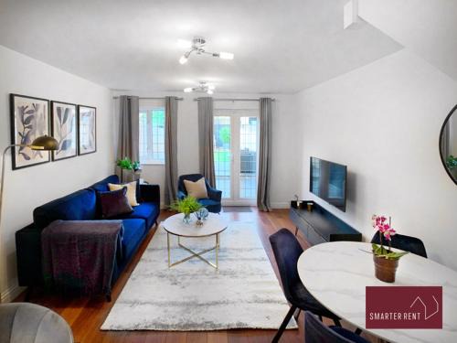 Knaphill House | Knaphill - 2 Bedroom Terrace House - With Garden