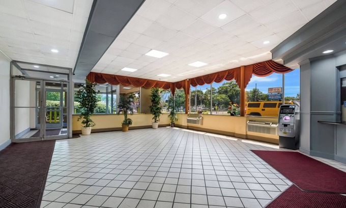 Ogontz Campus Hotel | Knights Inn Philadelphia
