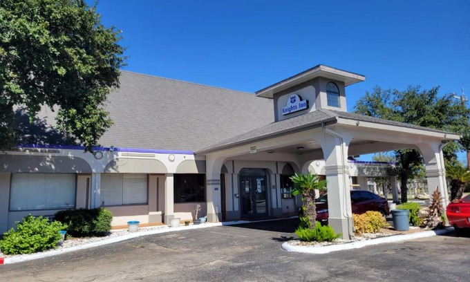 San Antonio Hotel | Knights Inn San Antonio near Frost Bank Center