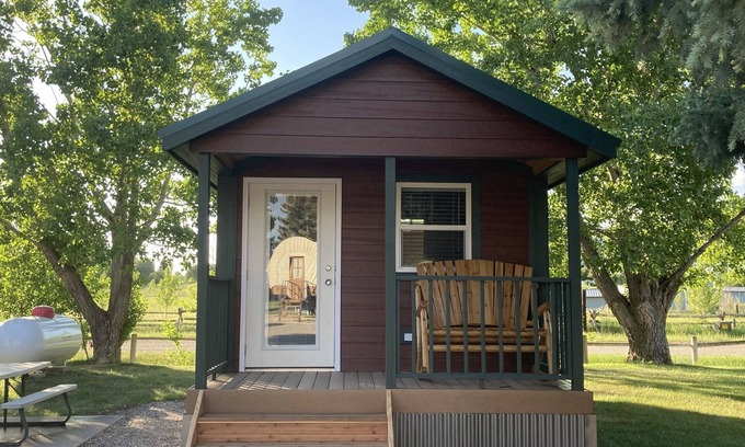 Irwin Cabin | KOA Style Cabin 2 - Swan Valley RV Park. Short walk to the beautiful Snake River