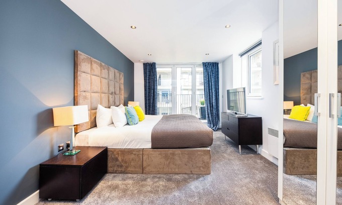 Docklands Apartment | Koks Mews 2 Bed 2 Bath Apartment - ExCeL