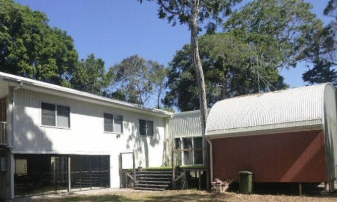 Coonarr House | Kookaburra Creekside Retreat- Huge family house backing on to Coonarr Creek