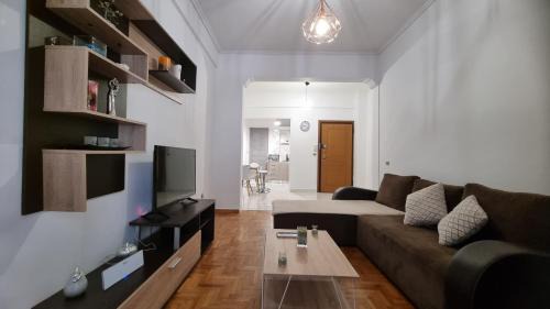 Filopappou Apartment | Koukaki near the Acropolis Stylish 2 bedroom