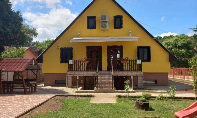 Szigethalom Apartment | Krisztina Apartman 2-3
