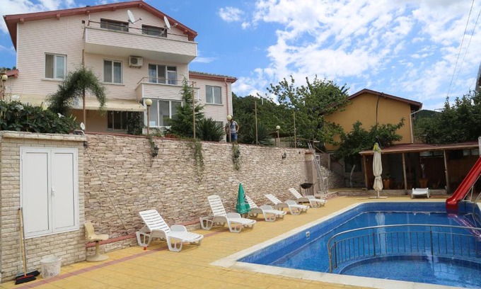 Intsaraki House | Къща за гости ОРОЗОВИ