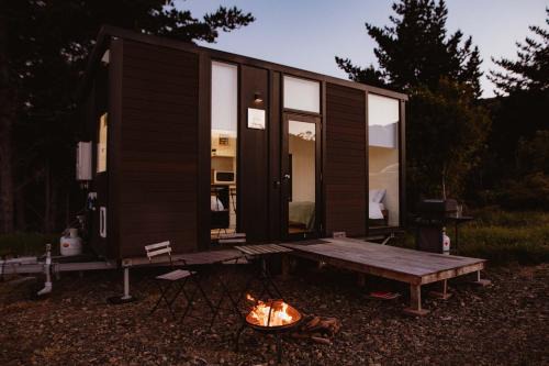 Kuaotunu House | Kūaotunu Cabin 2 by Tiny Away