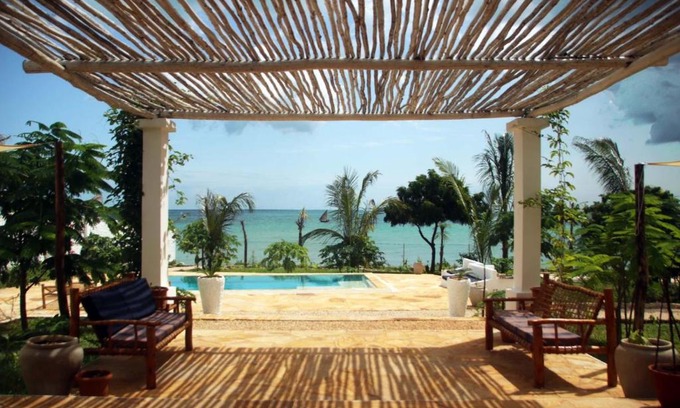 Kidoti Villa | KUONA Oceanfront Private Villa w/pool on the beach