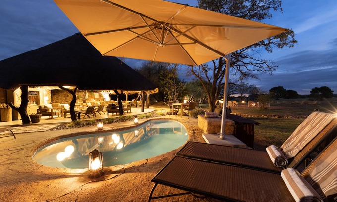 Leeupoort Cabin | Kwafubesi Tented Safari Camp