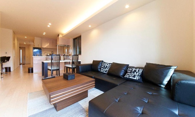 Kamininomiyacho Villa | Kyoto river side modern House