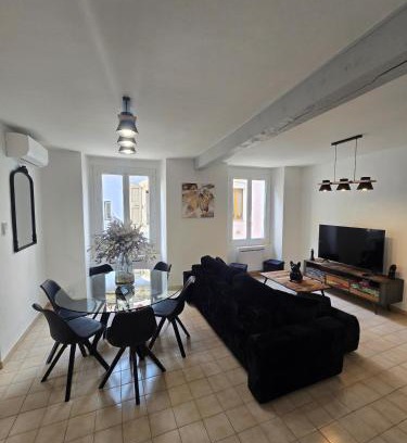 Centre Ville d'Ales Apartment | L'écrin des Halles 81 m2 Alès center 8 Beds
