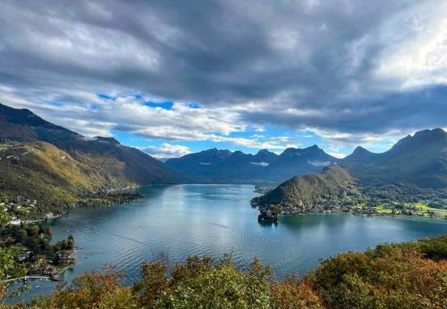 Talloires-Montmin Apartment | L'Aquarium, parking gratuit, garage moto et vélo