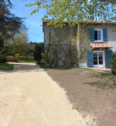 La Chapelle-de-Guinchay Bed & Breakfast | L'Eglantyne