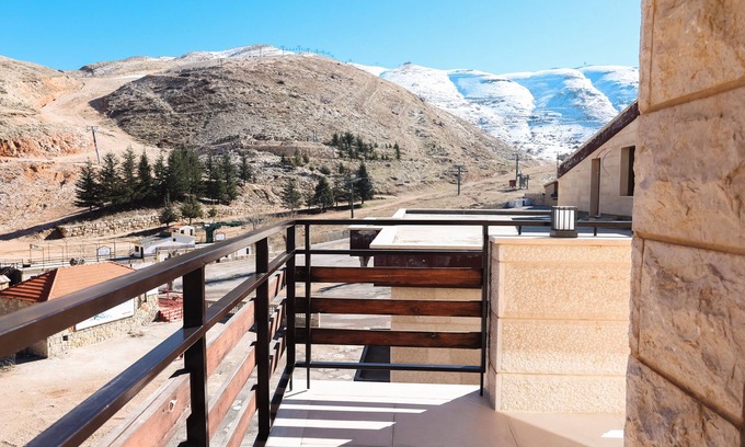 Kfardebian Apartment | L'Escale Du Mzaar