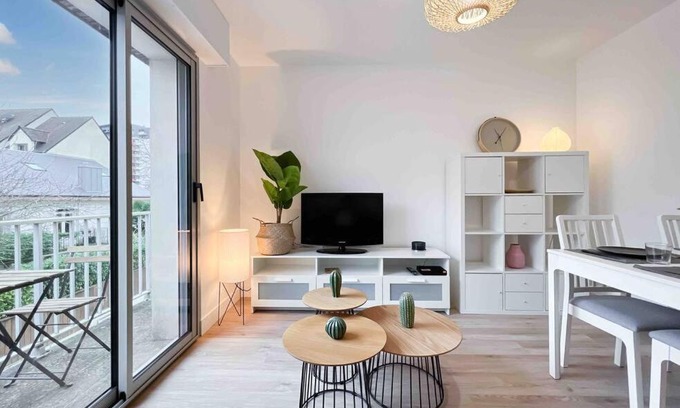 Alphonse Guerin Apartment | L'escapade - Centre Ville - Parking - Balcon