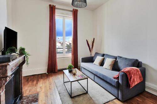 Saint-Fons Apartment | L'Oasis Urbaine - Spacieux et élégant pour 5 pers