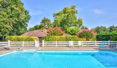 Azur House | L Uni Vert d Azur gite 10 pers piscine et mini ferme proche océan