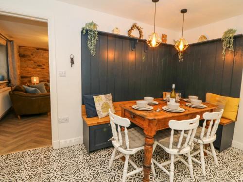 Maenclochog House | La Bastille