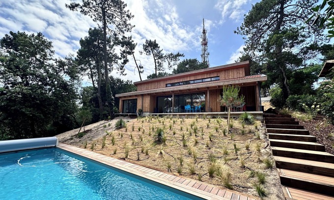 Piraillan Villa | "La belle vie" comfortable vacation home with heated pool and sauna