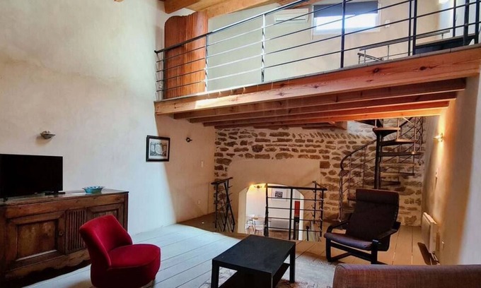 Chateauneuf-du-Pape House | La Bousquetière, village house with a loft style.