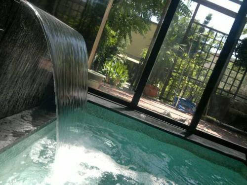 Pisa City Centre Apartment | La casa con piscina riscaldata interna ANNA LUXURY GARDEN