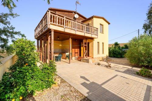 Sant Jaume d'Enveja House | La casa de Clara y Roger