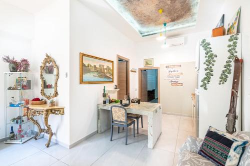 Como Apartment | La Casa de Papel