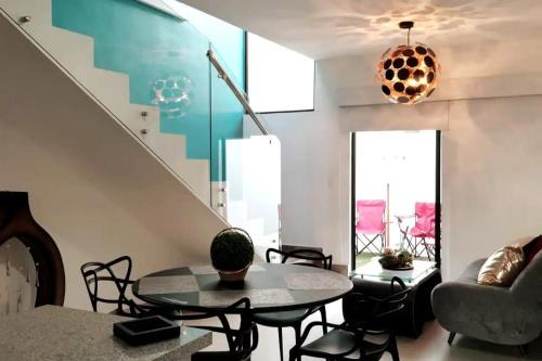 Cerritos House | La casa del faro Azul Marino