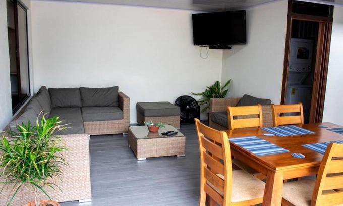 Barrio Dora House | La casa del volcán