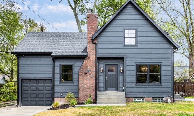 Meridian-Kessler House | La Casa Negra - Spanish Townhome in SoBro