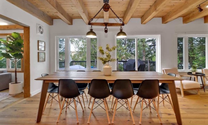 Val-des-Monts House | La Chataigne - Wilderness waterfront escape