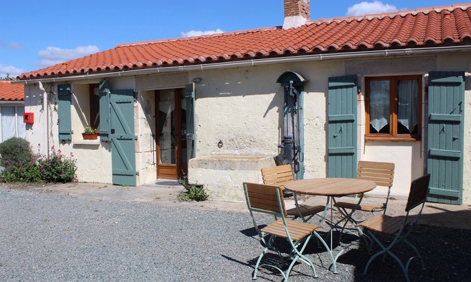 Puyravault Cottage | 'La Chouette' - Charming stone cottage - Marais Poitevin