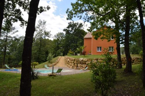 Saint-Andre-dAllas Bed & Breakfast | La Colline des Endrevies
