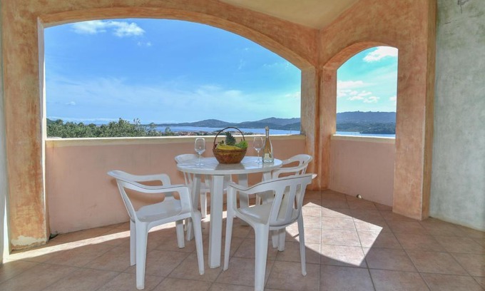 Cannigione Apartment | La Costa View