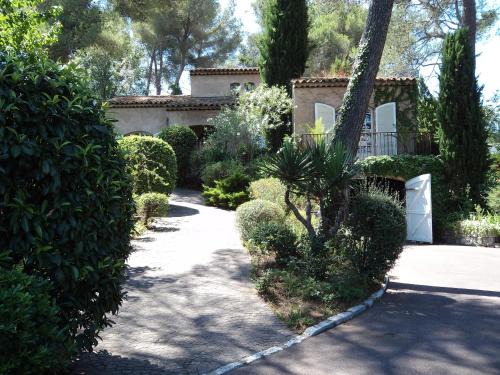 Mougins Bed & Breakfast | La Douce Heure
