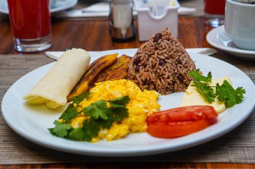 La Fortuna Bed & Breakfast | La Fortuna Lodge by Treebu Hotels