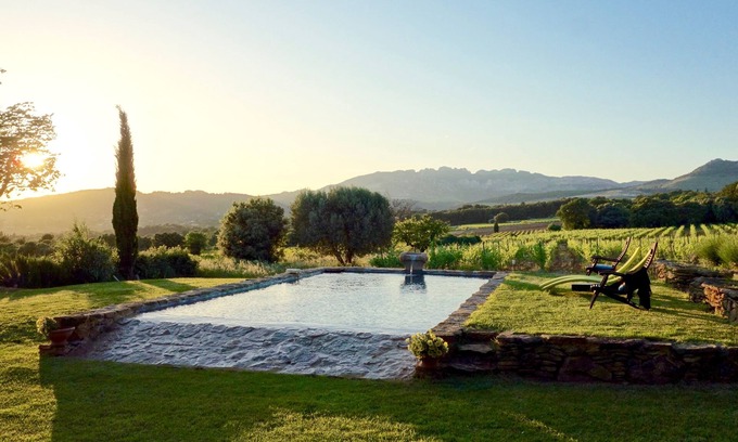 Beaumes-de-Venise Cottage | La Micoucoule 18th century sheepfold in absolute calm Private swimming pool