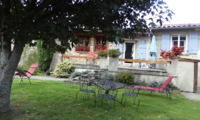 Montferrier Cottage | La grange neuve 3 étoiles, at the foot of Montségur castle, facing south