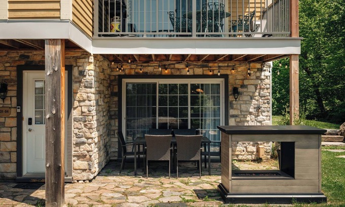 Saint-Faustin-Lac-Carre Condo | La Halte Mont-Blanc 2 – Ski in/out & Mountain Vibe