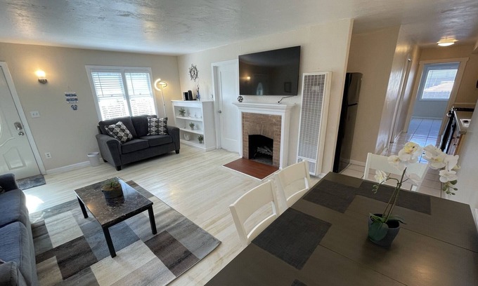 Beach Barber Tract Cottage | La Jolla Cottage by the Sea - Near Windansea Beach and La Jolla Cove!