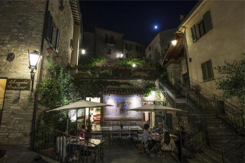 Montone Hotel | La Locanda Del Capitano