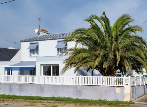 Locmaria-Plouzane Apartment | La Maison Bleue en Iroise - Randonnées GR34 - Plage 10 min à pieds - wifi, vélos VAE gratuits, jardin - Exposition plein Sud