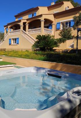 Toulon Bed & Breakfast | La Maison Bleue