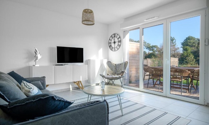 Gujan-Mestras House | La Maison Des Lys YourHostHelper