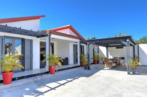 Petite-ÃŽle Villa | La Maison Du Bonheur - Villa moderne avec SPA