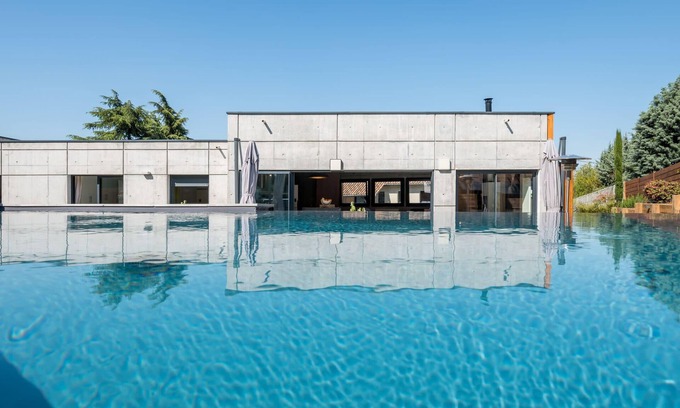 Saint-Romain-au-Mont-d'Or Villa | La Moderne - Modern house with pool and garden