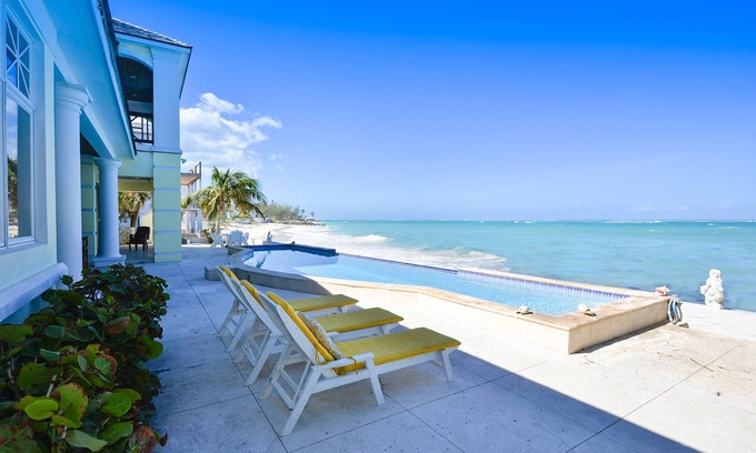 Nassau Villa | La Mouette Cable Beach Bahamian Villa