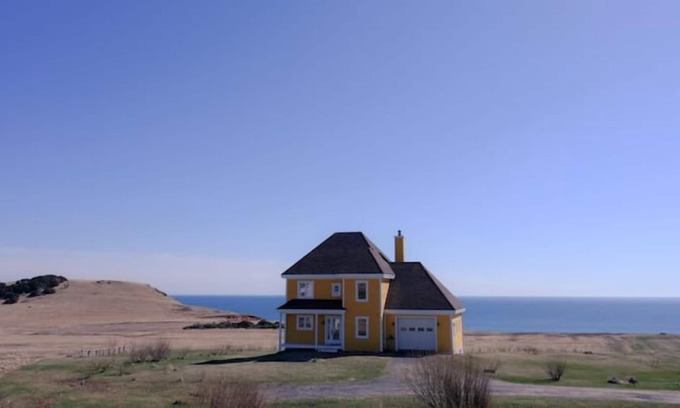 L'Ile-du-Havre-Aubert House | La Pausa, on the sea in Bassin, on the island of Havre Aubert