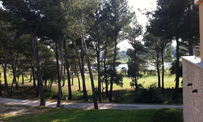 Saumane-de-Vaucluse Apartment | La pinede du Golf